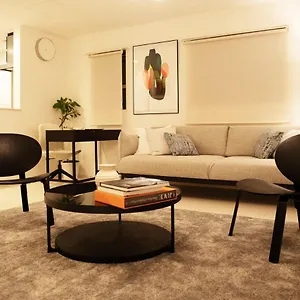  Villa 6 Mins To Walk Jr Okubo Station 1stop To Shinjuku Brand New Silent Stylish 3br